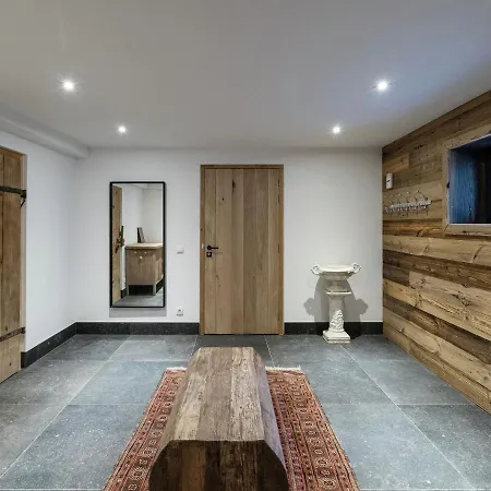 Chalet In With Hot Tub