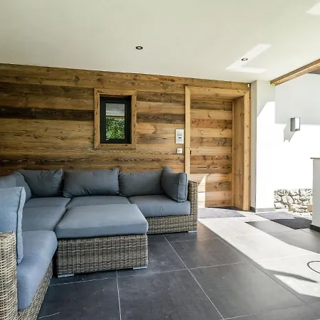 Chalet In With Hot Tub Wagrain